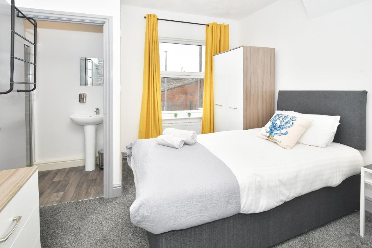 City Centre Home By The Peaks With 3 Bedrooms Stoke-on-Trent Kültér fotó