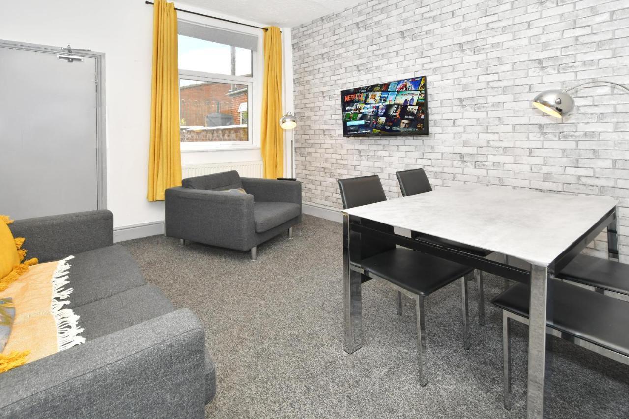 City Centre Home By The Peaks With 3 Bedrooms Stoke-on-Trent Kültér fotó